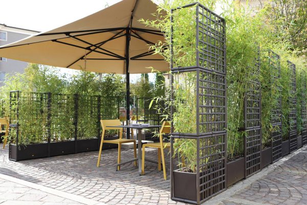 Outdoor dividers