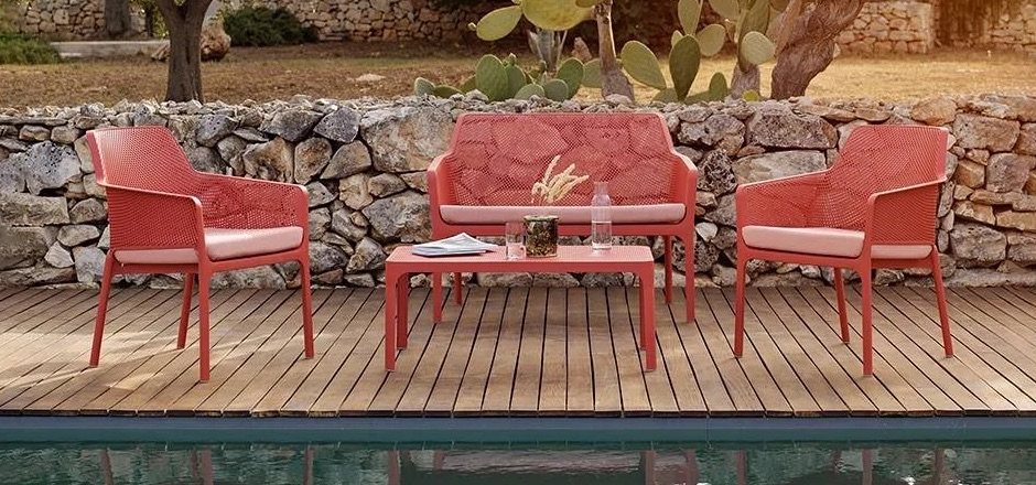 Outdoor tables & accessories