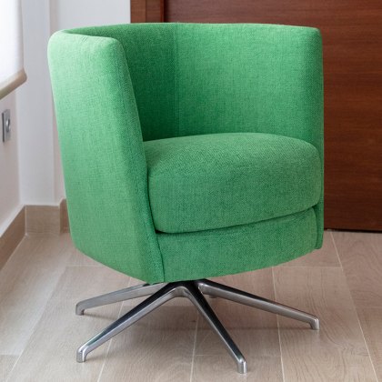 Fama Peque compact armchair