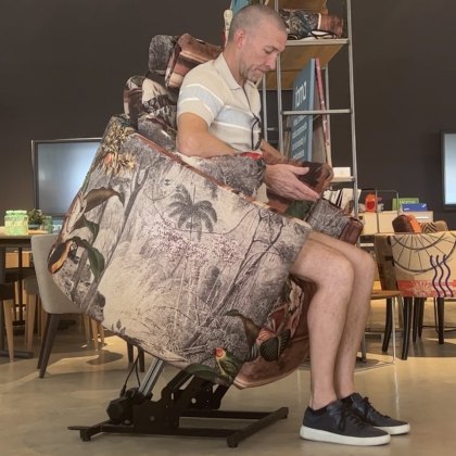 Fama Moonrise powerlift riser recliner