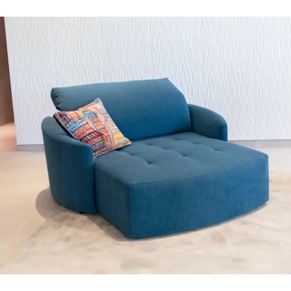 Fama Paradis Moon pullout armchair