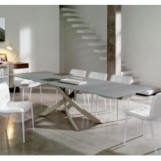 Bontempi Casa Artistico Velvet matt anti-scratch glass extending dining table