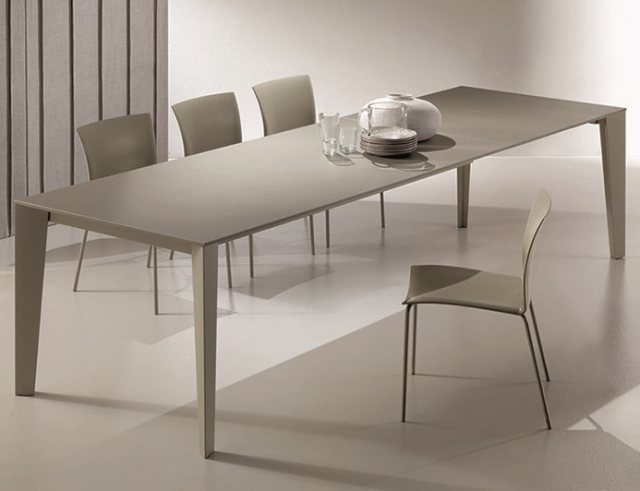 Cruz ceramic dining table