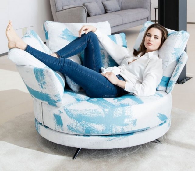 Fama Pacific circular compact sofa