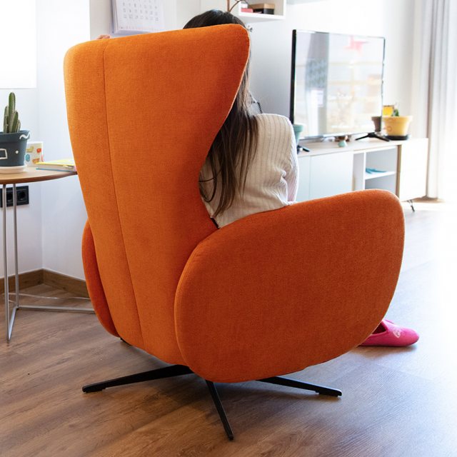 Modern manual recline armchair