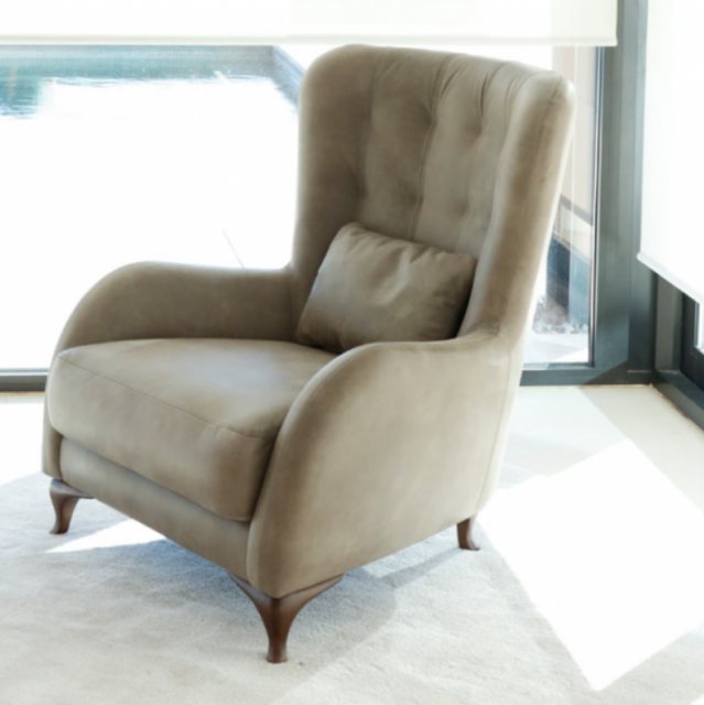 Fama Aston leather armchair