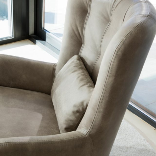 Fama Fama Aston Armchair