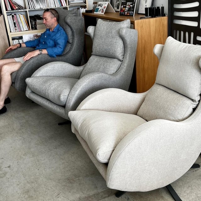 Fama Lenny XXL swivel armchair