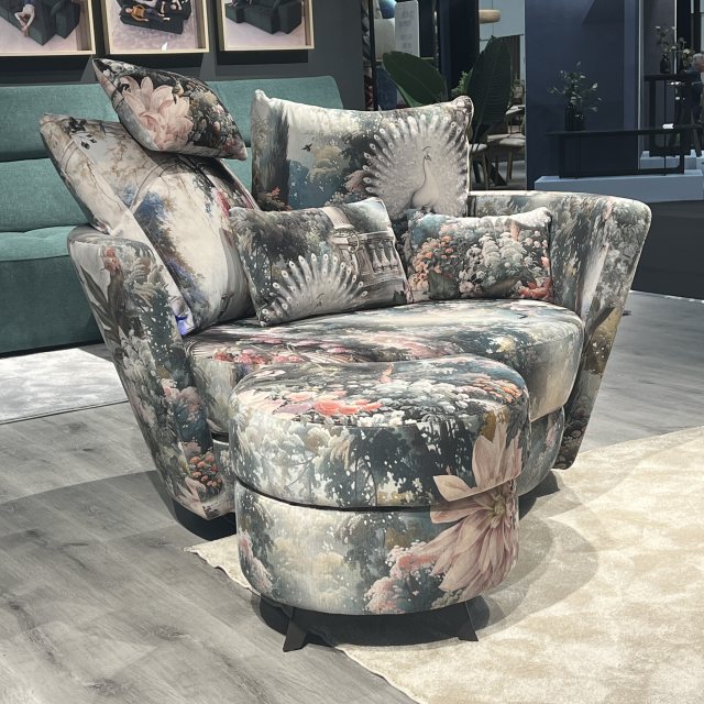 Fama MyNest snuggle chair