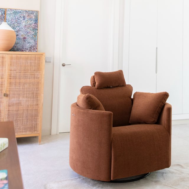 Fama Moonrise Power Recliner | Swivel & Rocking | Julia Jones