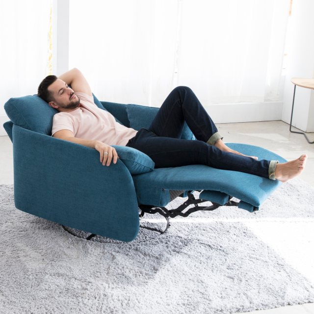 Relaxing recliner armchair