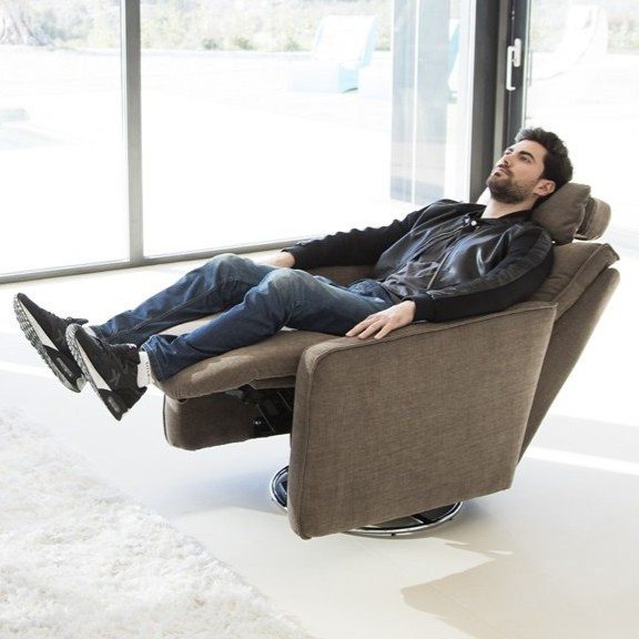 Fama Bonne swivel and reclining chair