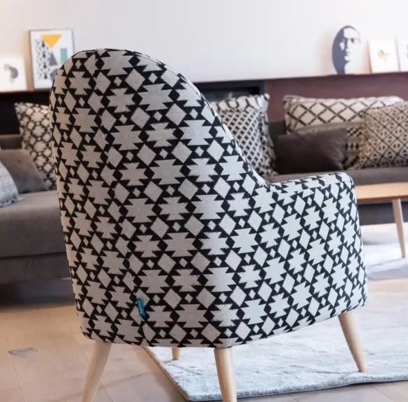 Compact accent chair