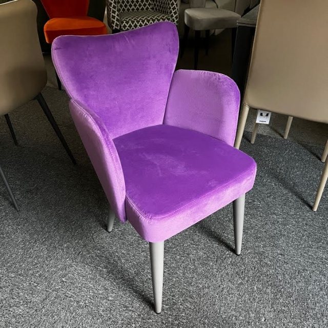 Fama 1 x Fama Fred dining chair in Bellagio purple Ex.display