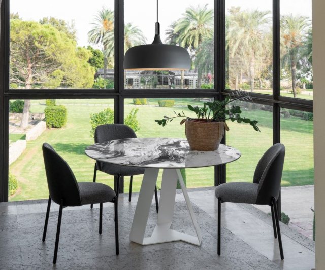 Carcassonne round dekton dining table