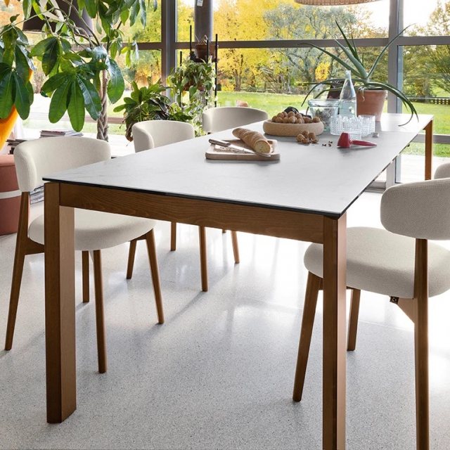 Connubia Calligaris extending Eminence table