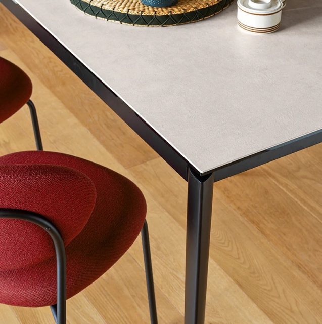 Connubia Calligaris extending Lord table in ceramic or melamine top