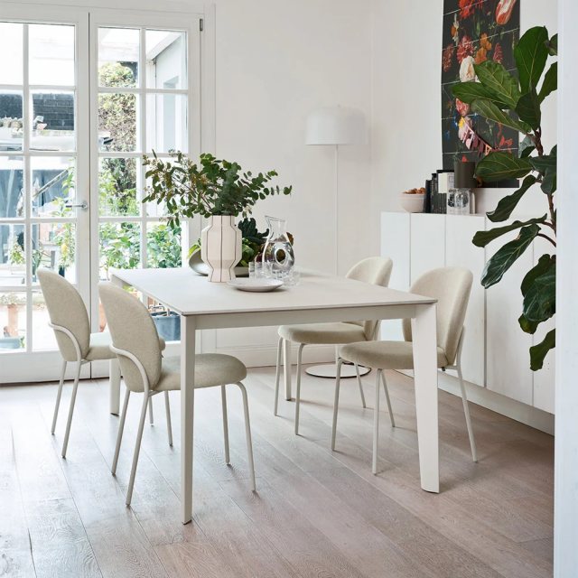Connubia Band metal leg extending dining table