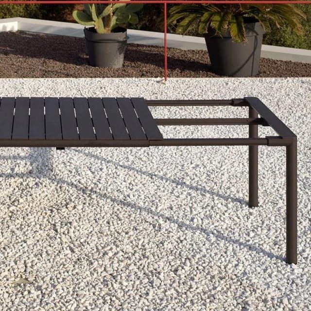 Outdoor extending garden dining table