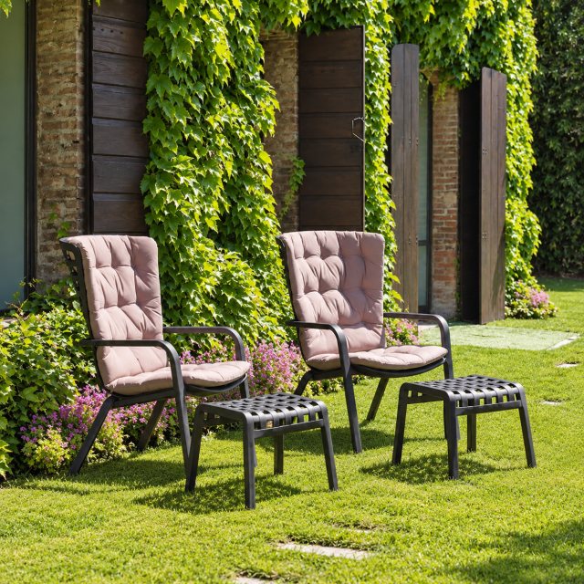 Nardi Folio armchair set - outdoor set-up