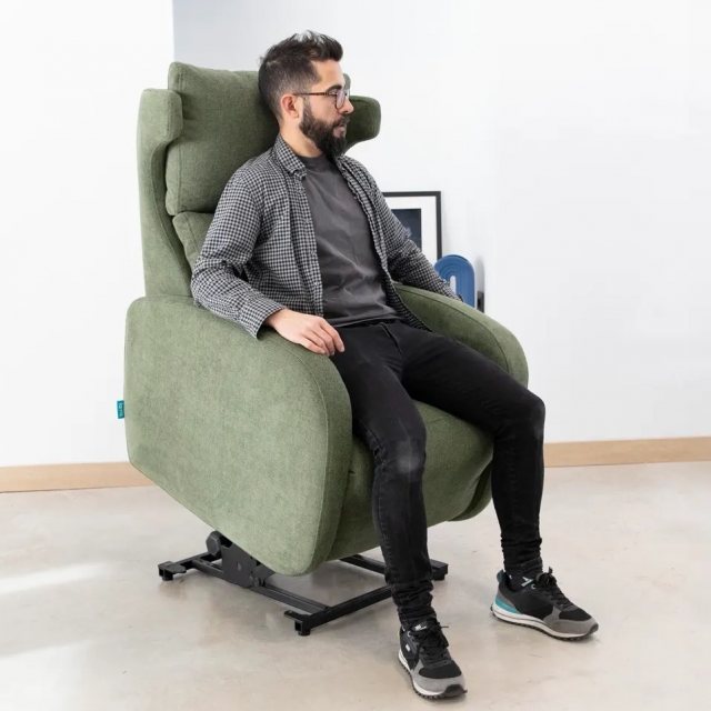 Fama Kim pwerlift armchair