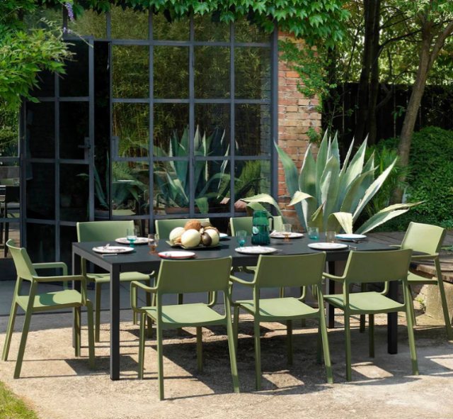 Nardi Rio 140 extending dining set with trill dining armchairs in agave