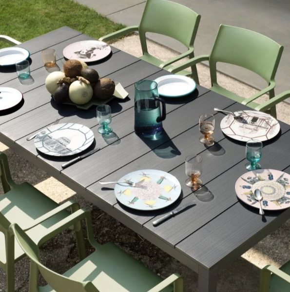 Nardi Rio 140 antracite extending dining set with agave trill dining armchairs