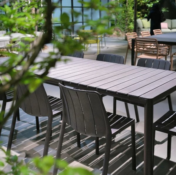 Nardi Outdoor Nardi Rio 140 extending dining set with 6 x Tiberena bistrot dining chairs
