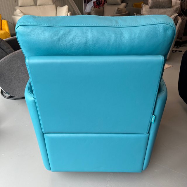 Fama leather swivel chair