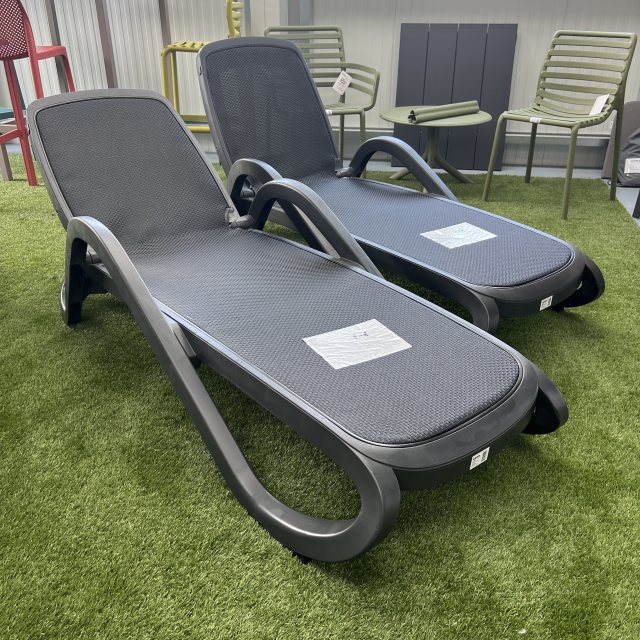 Nardi Alfa sunloungers in anthracite