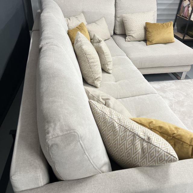 Fama Fama Opera corner sofa - covered in Axis 07