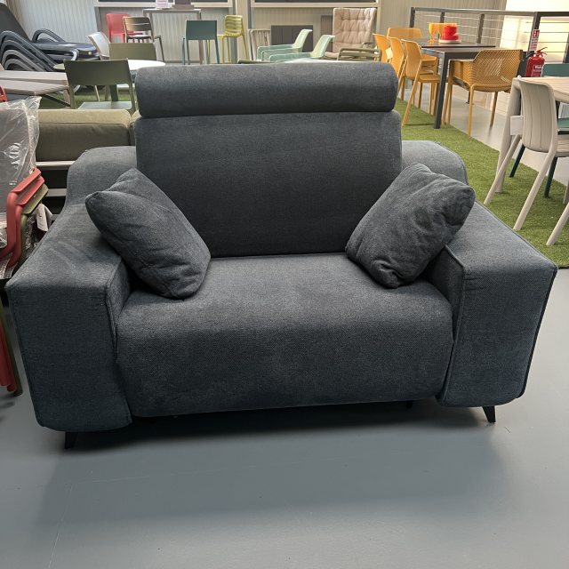 Fama Fama Atlanta armchair - covered in Lyon 47