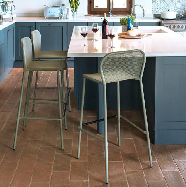 Emu Darwin 523 metal barstools