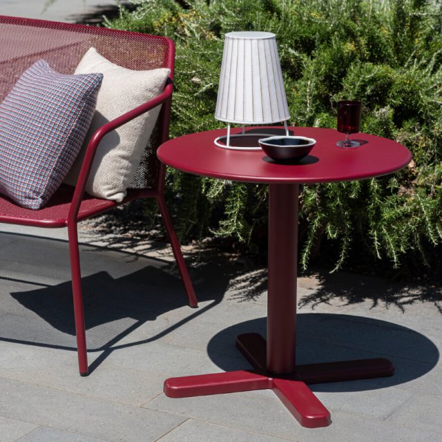 Emu Emu Darwin 878 folding low table - round top