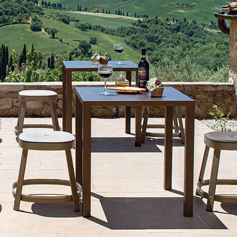 self leveling outdoor tables
