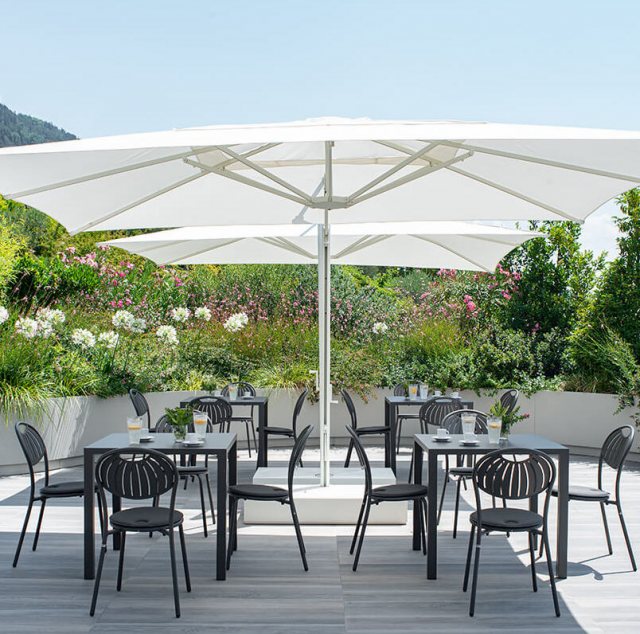 contract outdoor dining tables