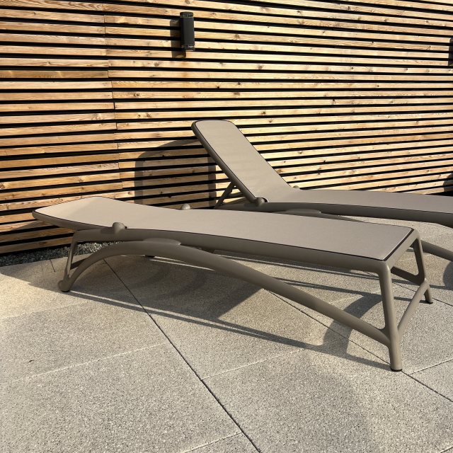 Nardi Atlantico outdoor sunloungers in tortora