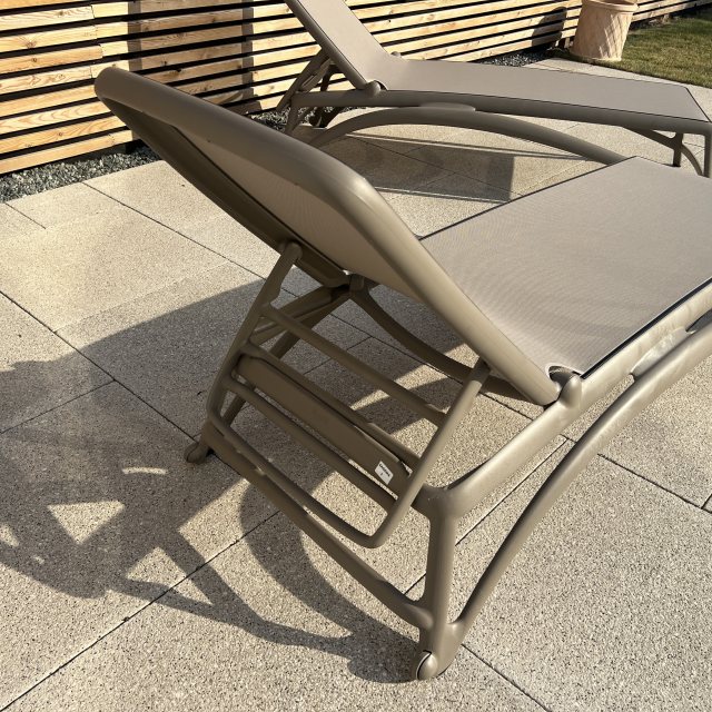 Nardi Atlantico outdoor sun loungers taupe with mesh