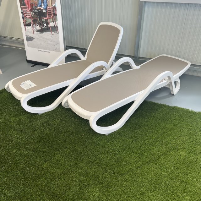 Nardi Alfa outdoor sun lounger in bianco/tortora
