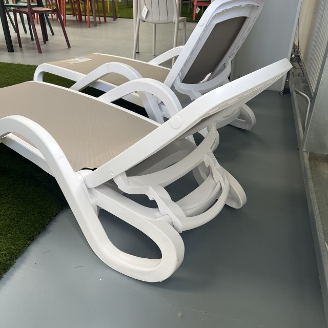 Nardi Alfa outdoor sun lounger in white