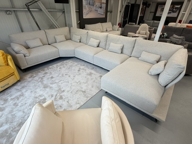 Fama Oasis large corner sofa with spacious seating and contemporary design